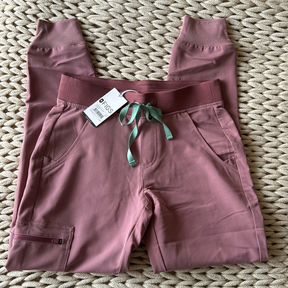 NWT jogger scrubs XS
